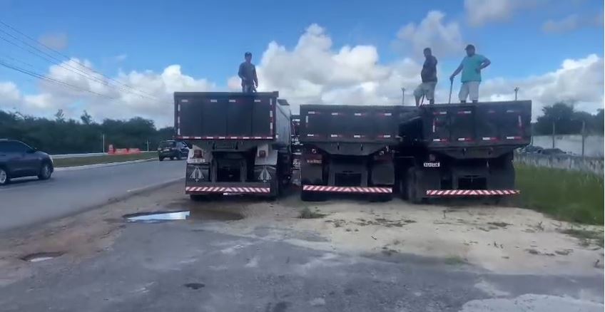 Carretas com 35 toneladas de excesso de carga são autuadas na Grande Natal