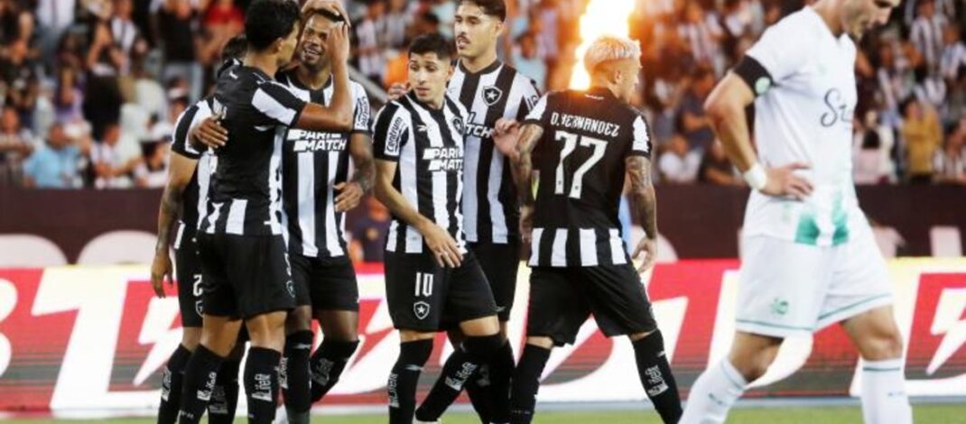 Botafogo goleia e entra no G4 do Brasileirão