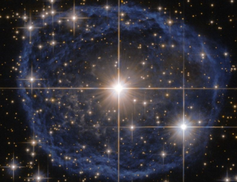 Telescópio Hubble registra “bolha“ azul ao redor de estrela