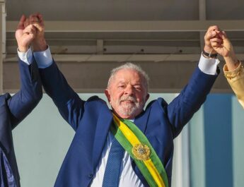 Oliver Stone exibe documentário sobre Lula em Cannes