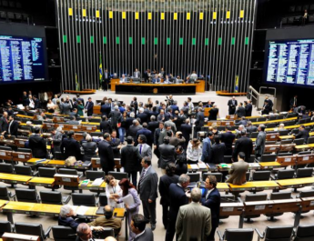 Num acinte às tragédias, Congresso Brasileiro apronta pacote de destruição