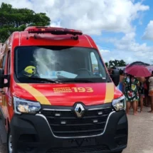 Após acidente, jovem vai parar embaixo do carro e sofre traumatismo craniano