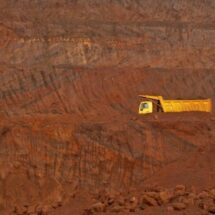 Minério de ferro sobe com demanda firme e esperanças de estímulo da China