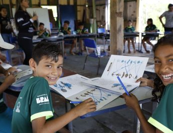 “Z de zangão”: projeto aproveita vivências para alfabetizar no mangue