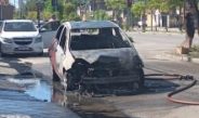 Motorista escapa de incêndio em carro após ser alertada por moradores no bairro Farias Brito, em Fortaleza