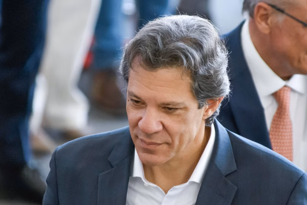 Sob pressão em Brasília, Haddad inicia giro focado no exterior
