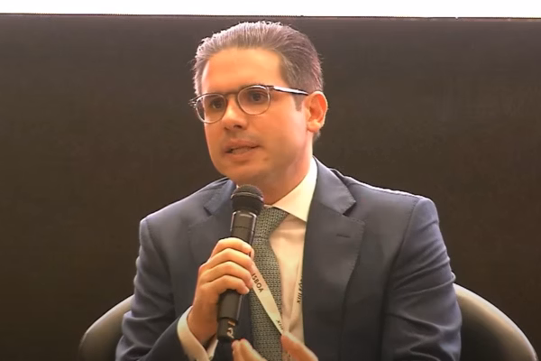 Uso de IA esquenta a “guerra do IOF” entre esquerda e direita. Entenda