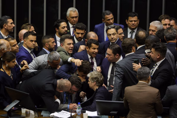 Lula defende Moraes e pede “impeachment” de bolsonaristas no Congresso