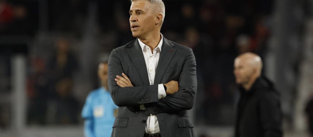 Crespo pede pés no chão após eliminação do São Paulo na Copa do Brasil