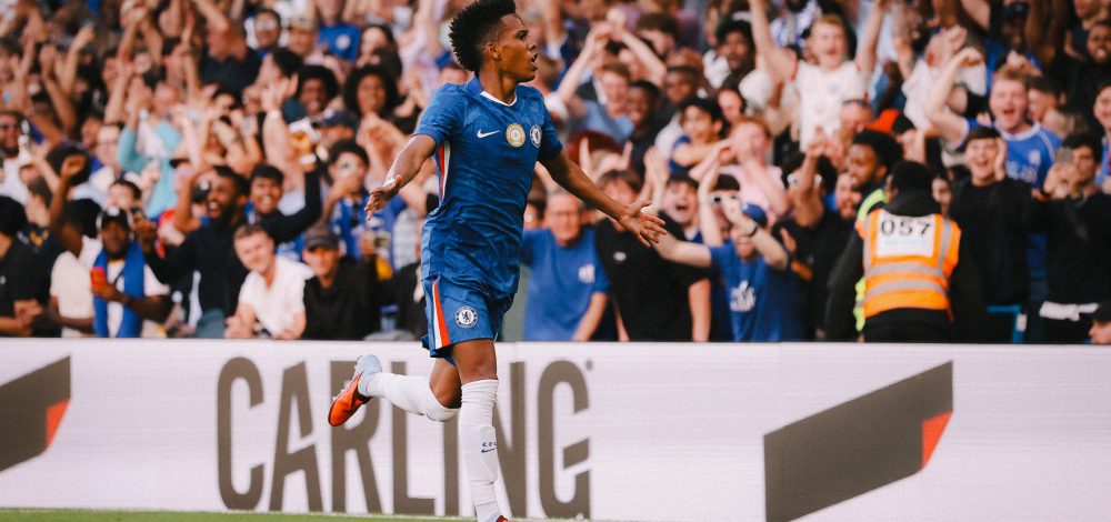 Estêvão estreia pelo Chelsea como titular e marca primeiro gol