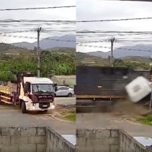Caminhão é atingido por trem em linha-férrea no Rio de Janeiro. Vídeo
