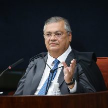 Dino ironiza Magnitsky e diz que Mickey não muda julgamento no STF