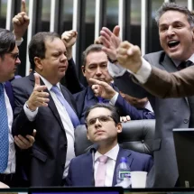 Os dois personagens que o Centrão aponta como barreira para anistiar os golpistas