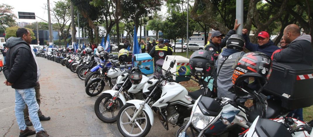 Governo prepara linha de crédito para motociclistas de aplicativos