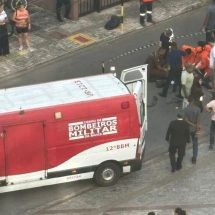 Carro colide com moto na Rua Waldemar Falcão e afeta trânsito na região