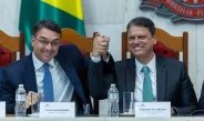 Pode rir: Tarcísio liga para bajular Flávio após sabatina desastrosa na Globo