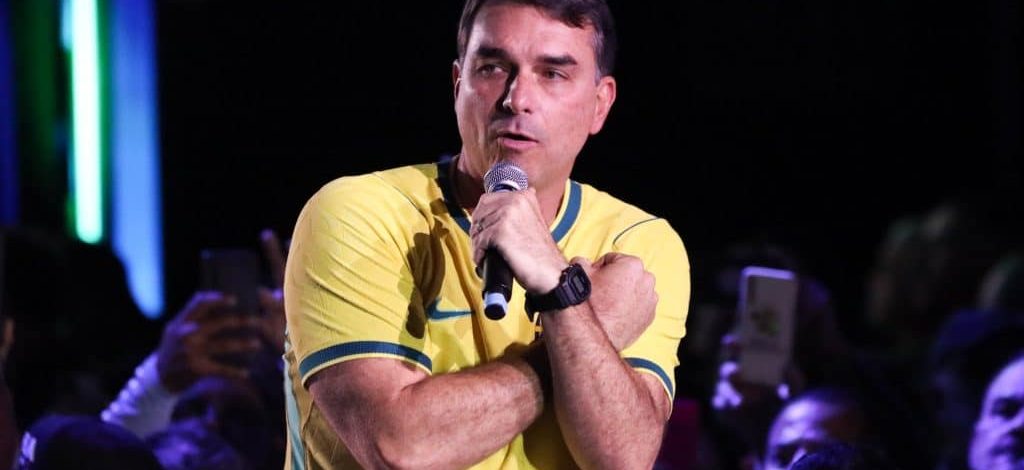 Flávio Bolsonaro vai aos EUA em plena quarta-feira para ver provável estreia de Neymar na Copa