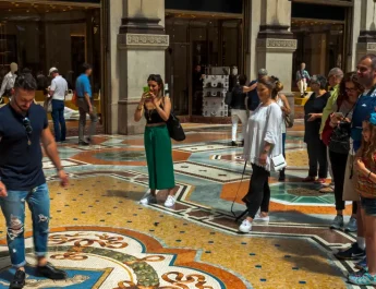 Milão restaura o famoso mosaico do touro na Galleria Vittorio Emanuele II