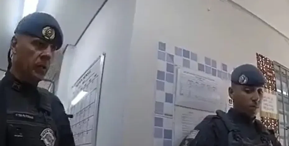PM acusa diretora de “ditar ideologia” em escola após desenho de orixá
