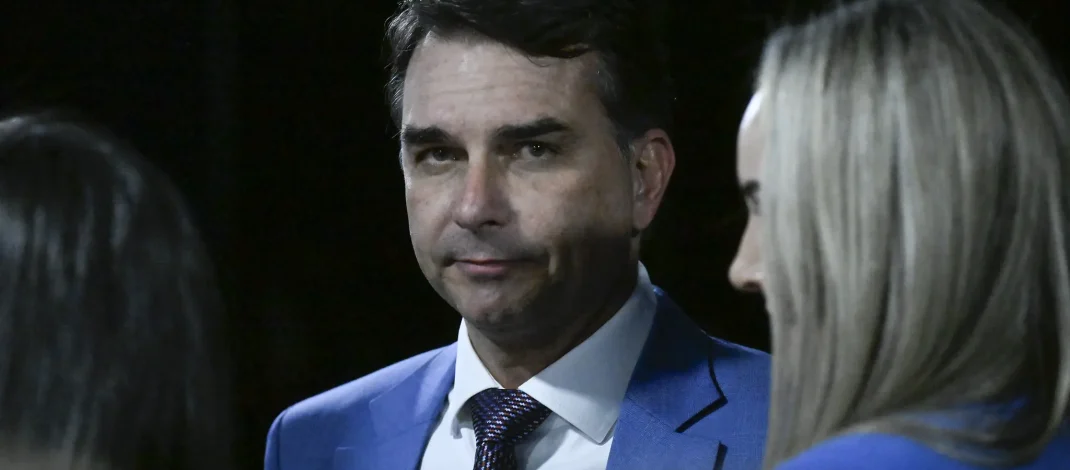 Quaest expõe “paradoxo da direita” com Flávio Bolsonaro em queda