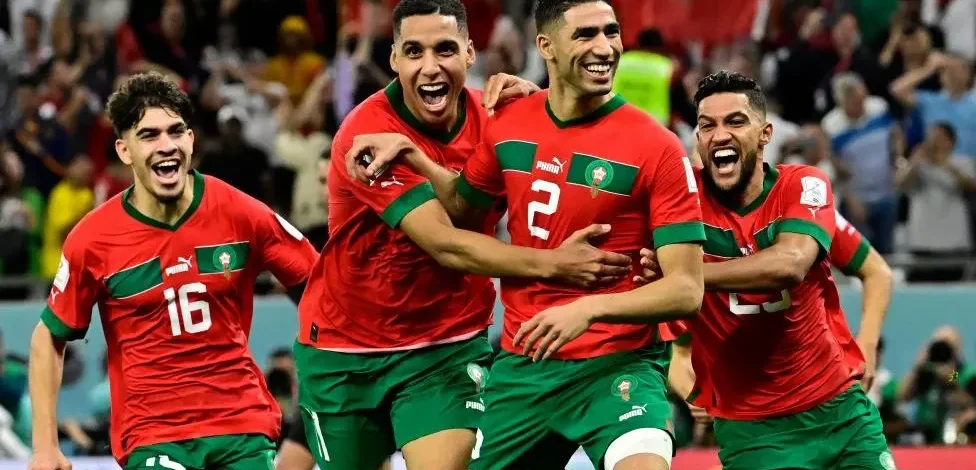 Quem é o Marrocos, que desafia o Brasil na estreia da Copa, e por que ele é malvisto na África