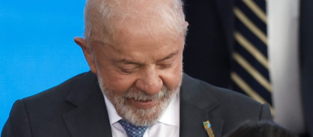 VÍDEO: Lula anuncia que está 100% curado de câncer