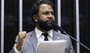 “Banalização do mal”: a forte fala de Henrique Vieira sobre o racismo da torcida argentina