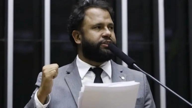 “Banalização do mal”: a forte fala de Henrique Vieira sobre o racismo da torcida argentina