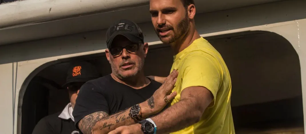 Fetiche? Eduardo Bolsonaro usa foto de Alexandre Frota para atacar Michelle