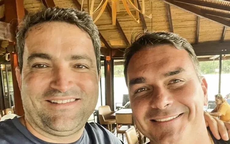 PF acha sala secreta com contador de dinheiro em hangar de amigo de Flávio