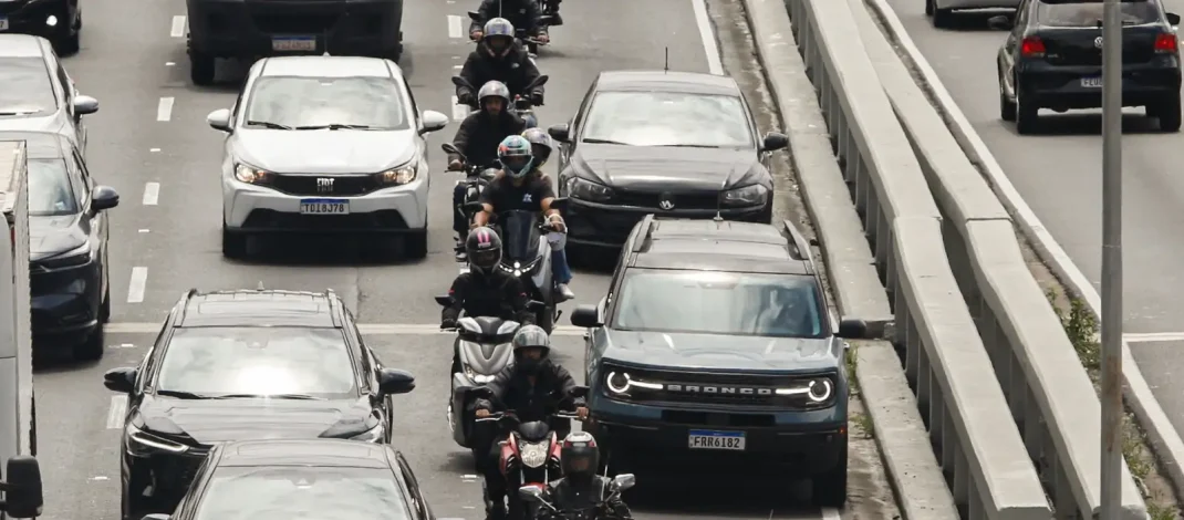 Justiça manda prefeitura de São Paulo liberar Uber Moto