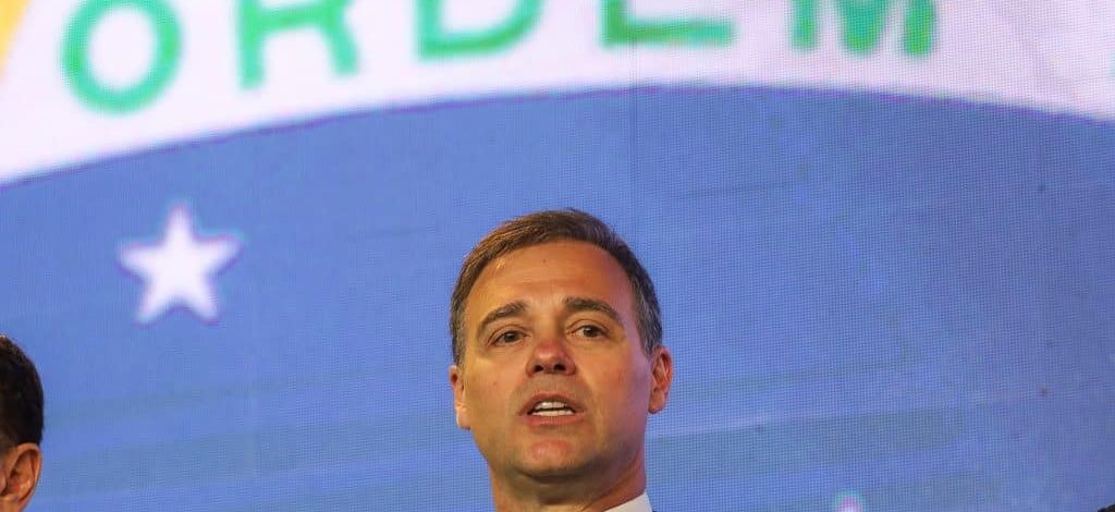 Fachin dá 72 horas para André Mendonça explicar afastamento de Andrei Rodrigues