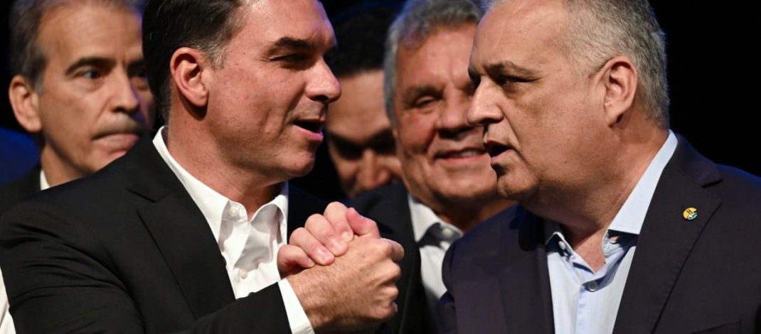Chapa de Lula pede cassação das campanhas de Flávio Bolsonaro, Alfredo Gaspar e Mario Frias