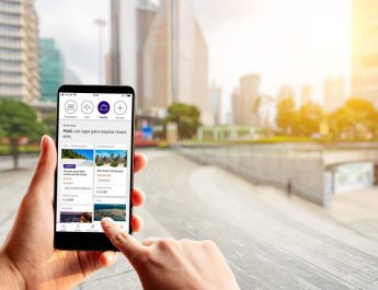 Decolar faz 1ª venda 100% por IA na América Latina com assistente SOFIA