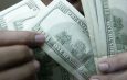 Dólar cai a R$ 4,98 e acumula perda de 4,44% na semana