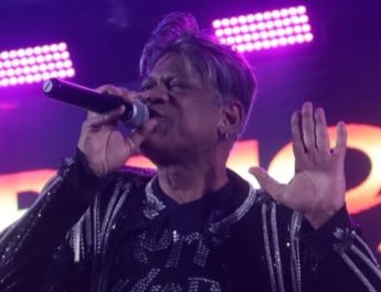 Ex-vocalista da Calcinha Preta, Rogério Valença morreu aos 55 anos sem conseguir o transplante que esperava havia meses