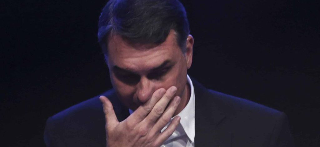 A explicação de Flávio Bolsonaro sobre uso de jatinho de Vorcaro