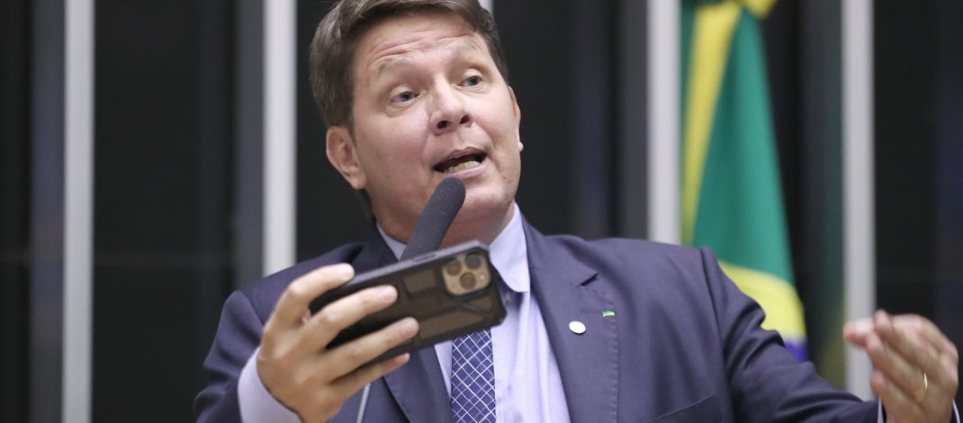 PF aponta R$ 115 mil da conta de Mario Frias para empresa de ex-subordinada