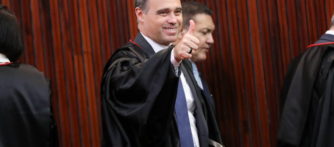 Por que a paixão por André Mendonça numa hora dessas