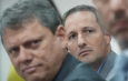 Tarcísio e Derrite mentem sobre monitorar quem bate em mulher: só 0,5% usam tornozeleira