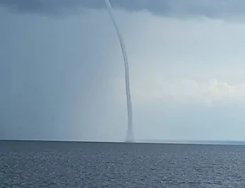 Tromba d’água surge sobre lago no Amazonas durante tempestade; veja vídeo