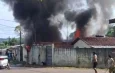 VÍDEO: Incêndio destrói casa e dois carros na Zona Norte de Manaus