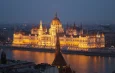 A história por trás das intrigantes mini estátuas espalhadas por Budapeste