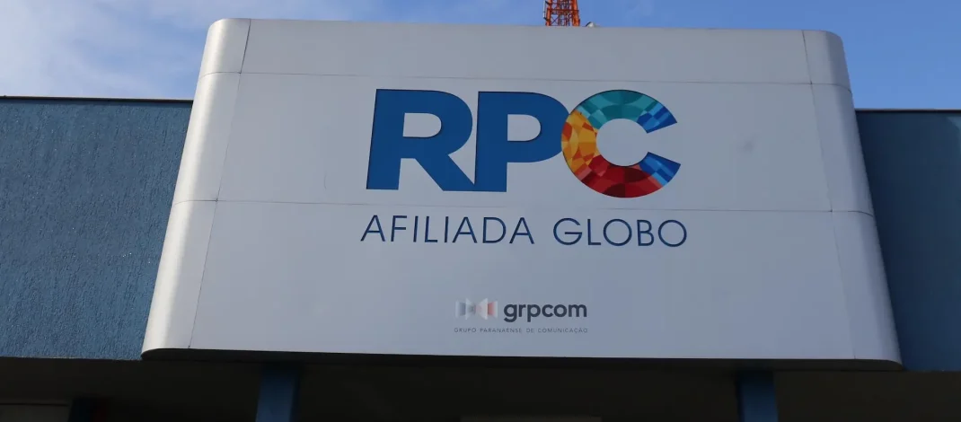Afiliada da Globo é denunciada por coagir funcionários a votar em Flávio