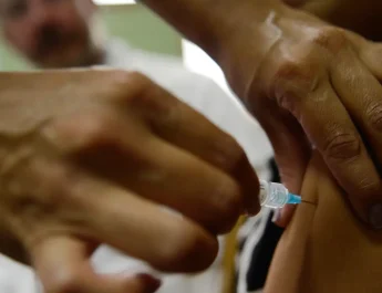 Consultas por lesões pré-cancerígenas caem após vacina contra HPV