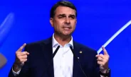 Flávio processa deputados e quer retratação por vídeo