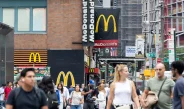 McDonald’s é acusado de usar IA para encarecer Big Mac e batatas fritas