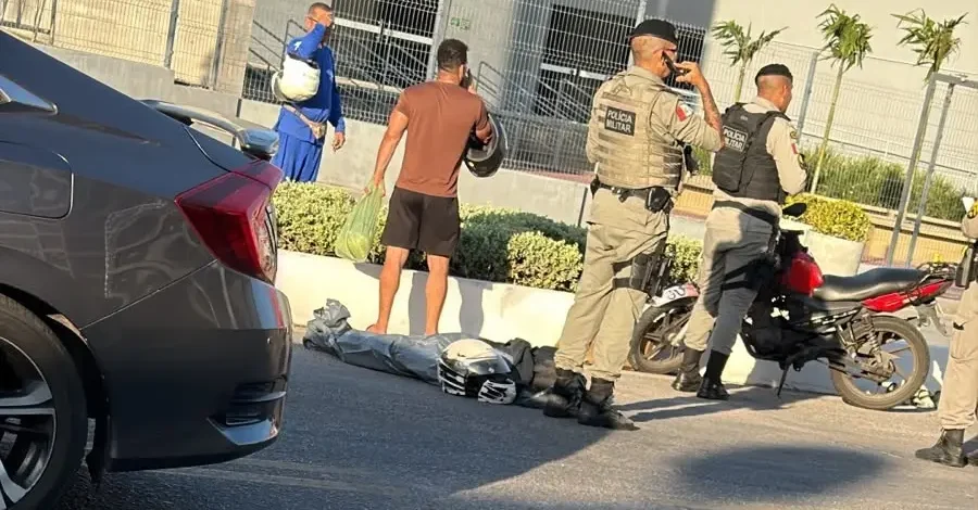 Passageira de moto por aplicativo morre atropelada por caminhão em Maceió