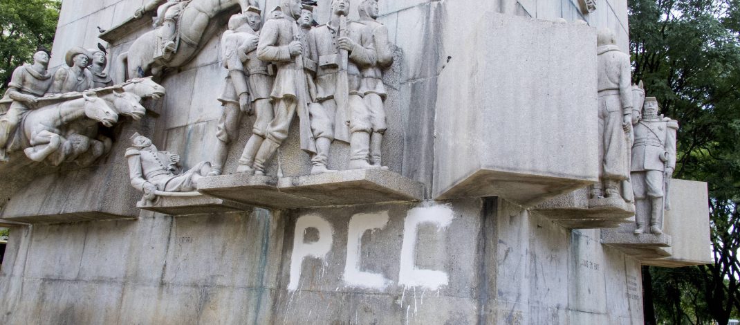 Projeto de mentirinha de aliados de Flávio na Alerj declara CV e PCC terroristas