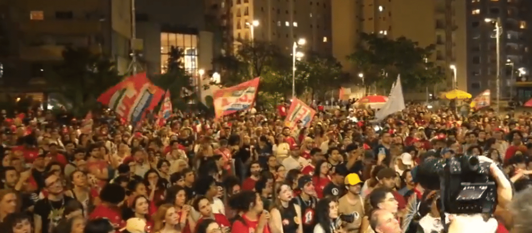 “Virar o jogo”: Multidão ocupa São Paulo em ato pela reeleição de Lula